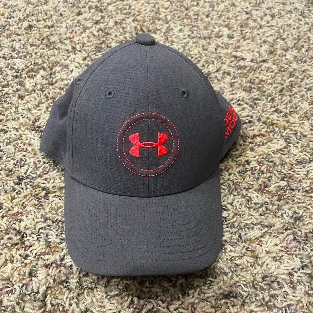 Under Armour youth golf hat! Size SM/MD